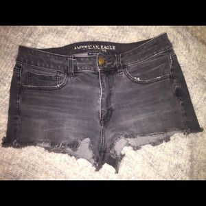 American Eagle 🦅 Distressed Shortie Size 8